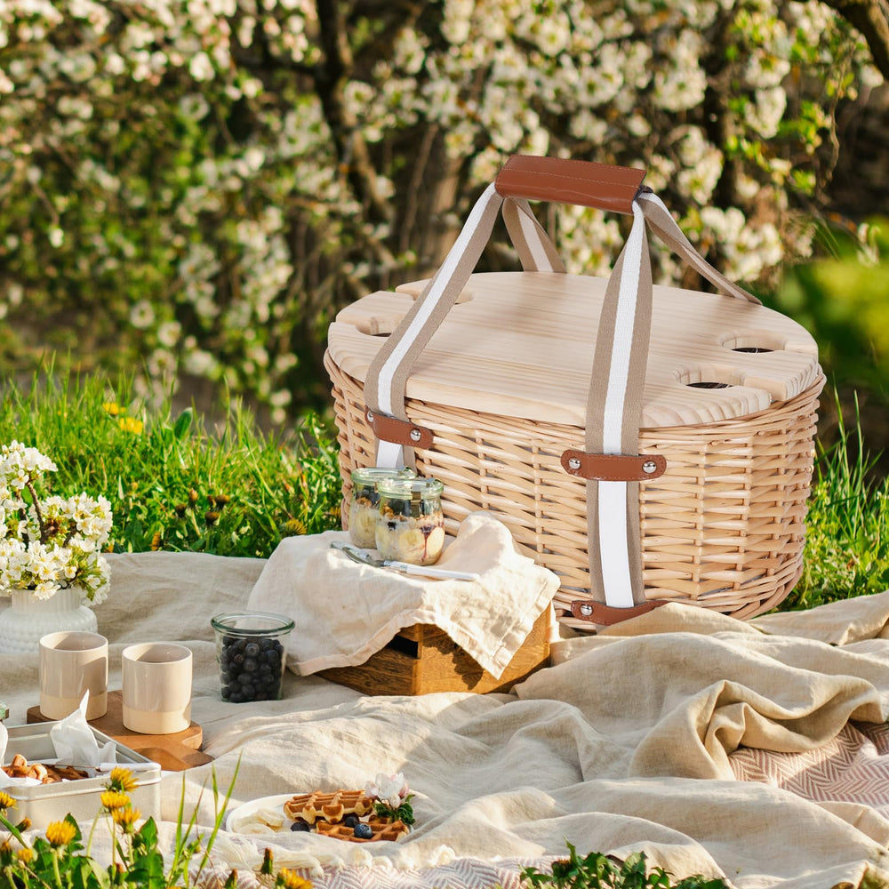 Zettfuly picnic set in a park lifestyle scene for easy outdoor entertaining